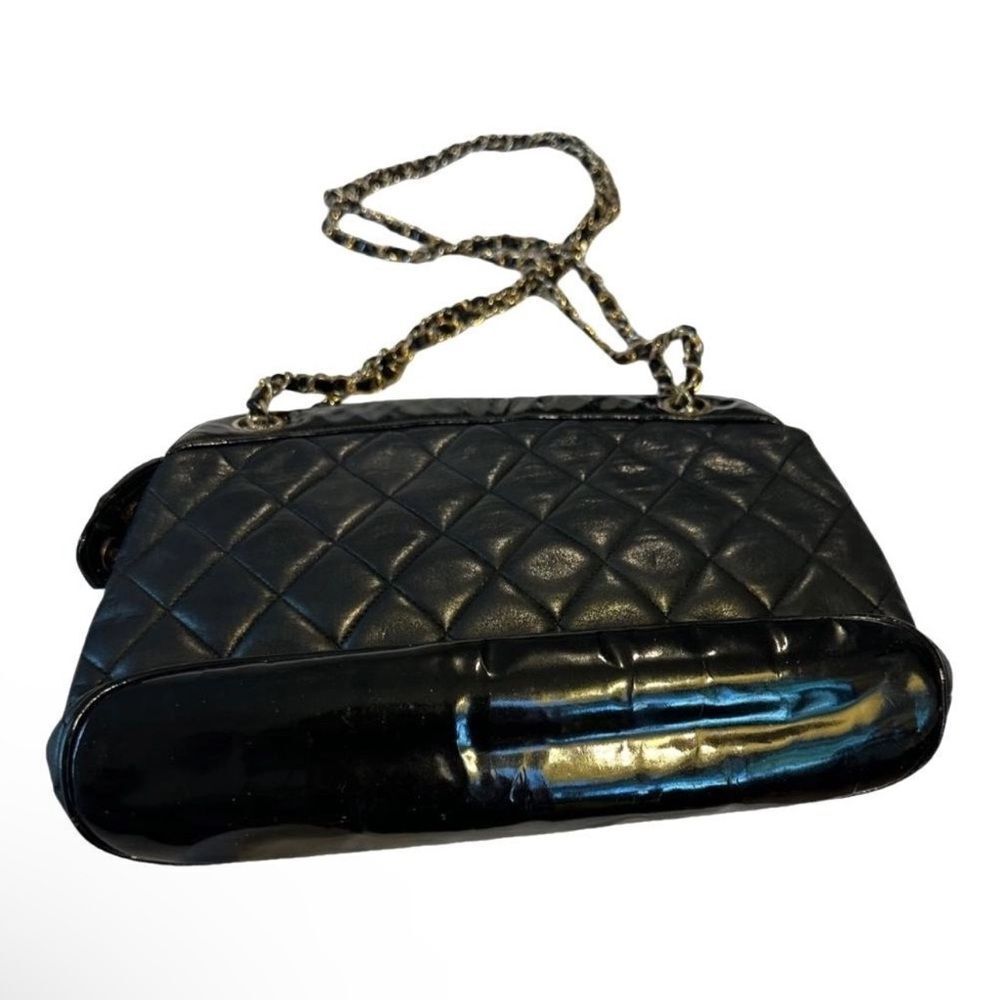 CHANEL Black Quilted Shoulder Bag - Picture 3 of 10